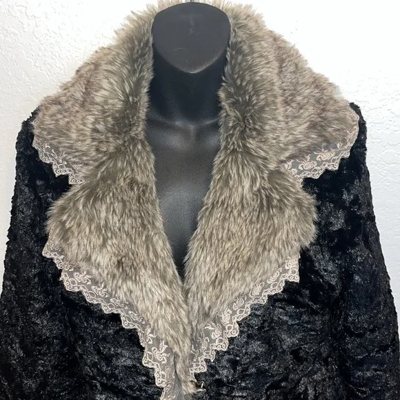 By Joseph black crush fabric with faux fur trim and lace detail jacket size L - Picture 2 of 8